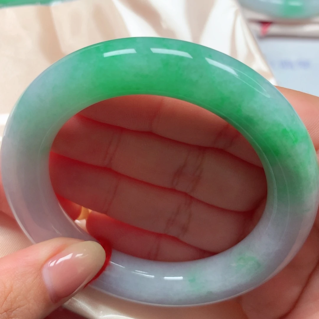 翡翠未镶嵌手镯32胖圆阳绿半山水