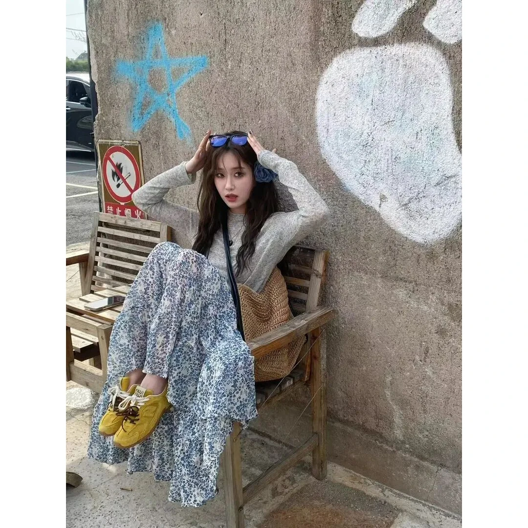 2025早春新款纯欲修身针织T恤女显瘦长袖上衣百搭碎花半身裙套装