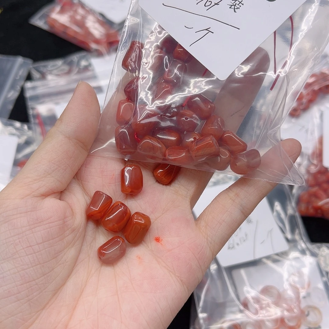 南红玛瑙未镶嵌珠宝半成品148 。