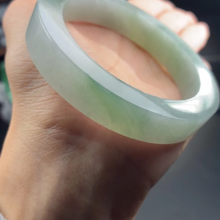定制翡翠未镶嵌翡翠手镯