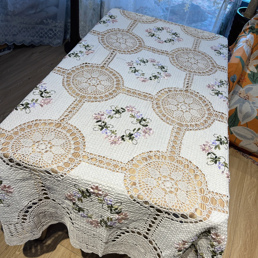 DY020-7-4棉质（150*210cm方）米底紫花环丝带绣花钩针桌布