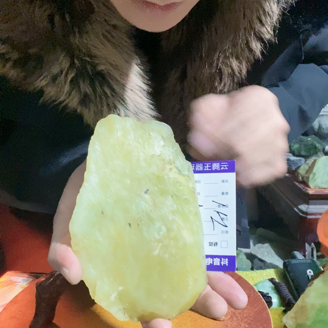 蛇纹石玉未镶嵌珠宝奇石