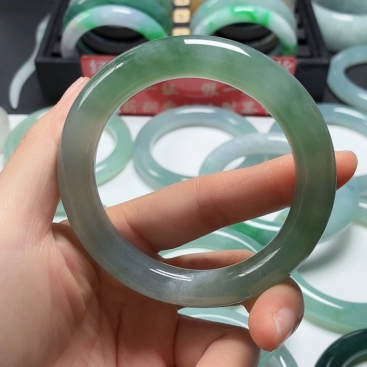 大***记翡翠未镶嵌手镯55.8圆条有纹