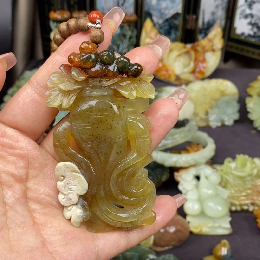 蛇纹石玉未镶嵌颈饰