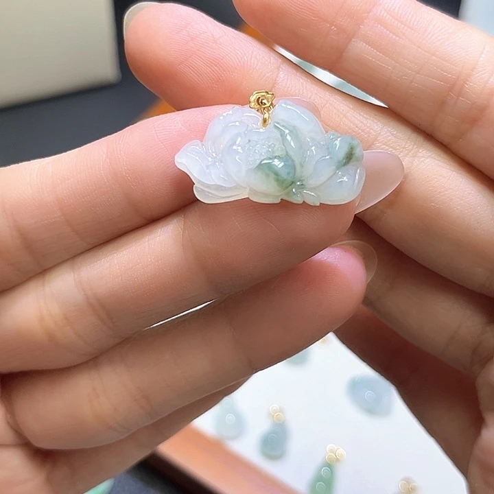 颈饰18K金镶嵌翡翠