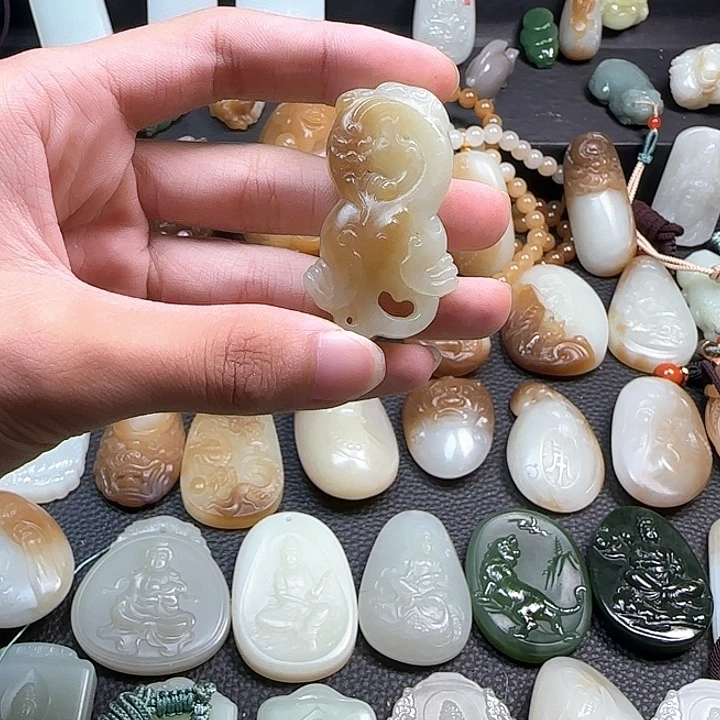 和田玉未镶嵌颈饰