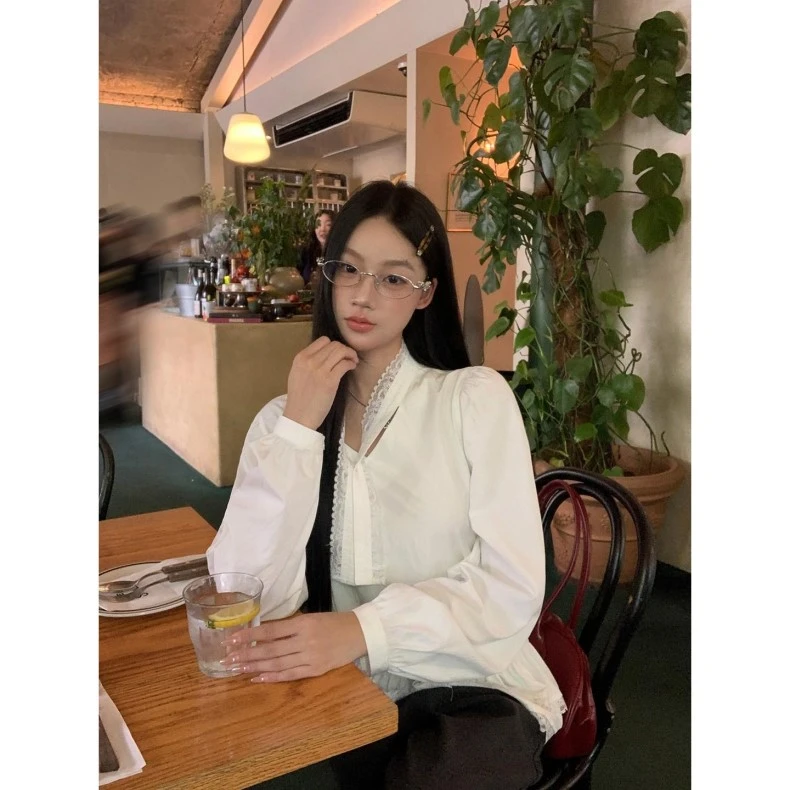法式独特别致荷叶边下摆衬衫女2025秋季新款洋气减龄蕾丝拼接上衣
