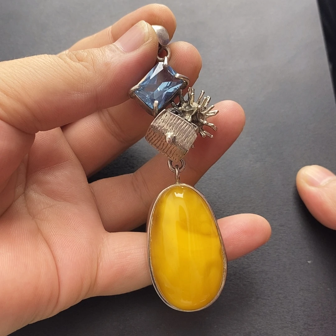 琥珀未镶嵌裸石吊坠