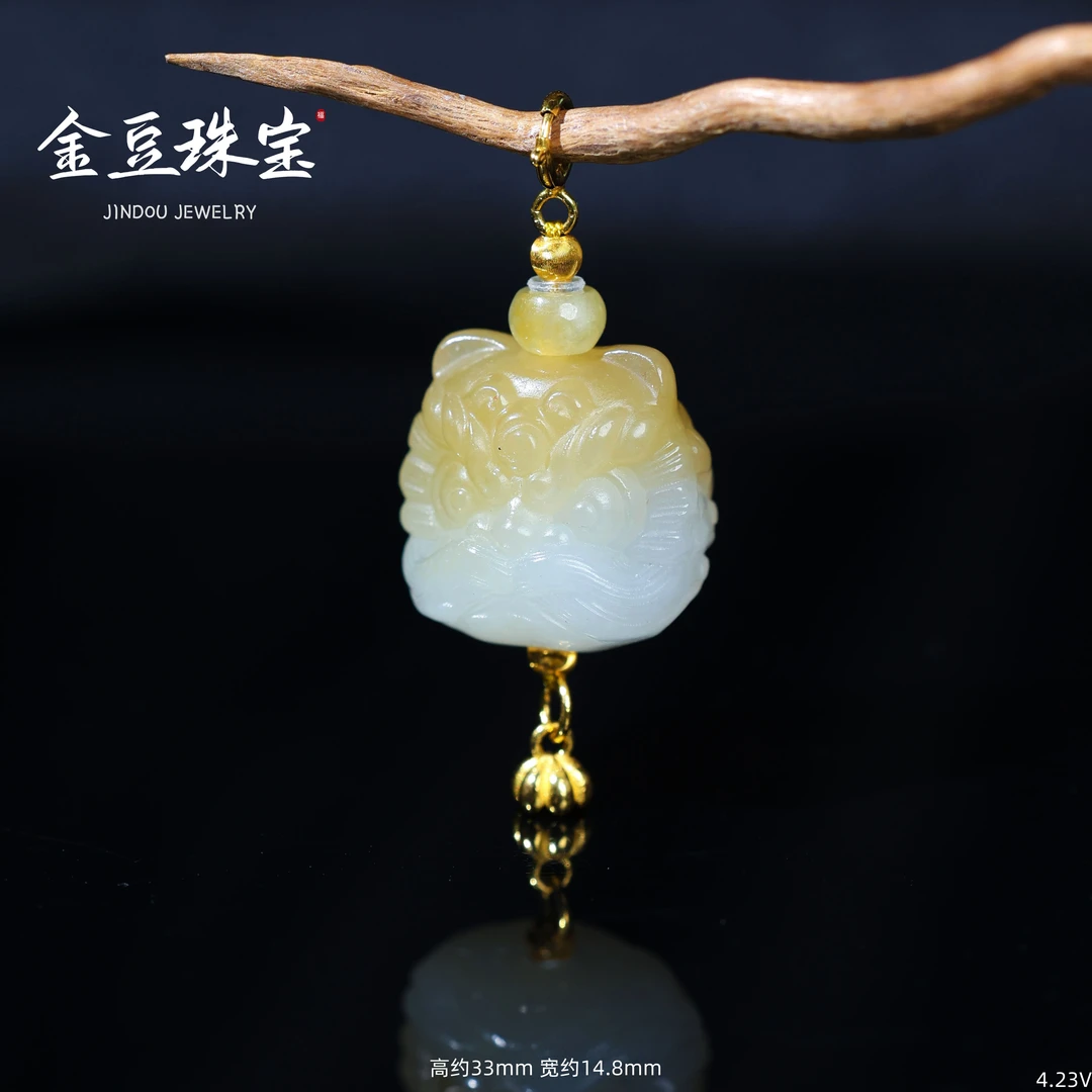 【金豆珠宝】18K金糖白醒狮吊坠挂坠和田玉V
