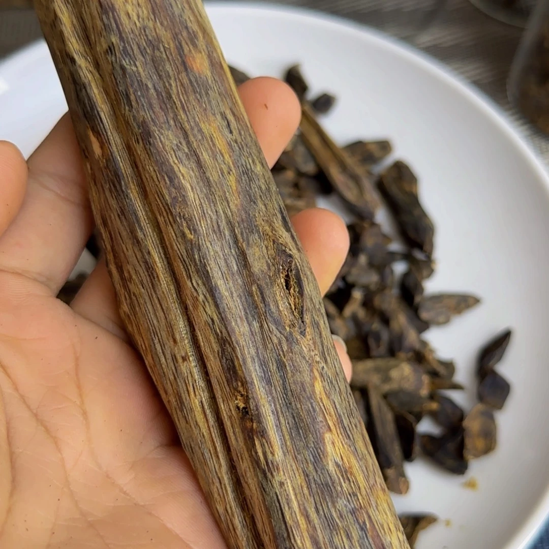 琳***爱香榧木奇楠天然虫漏68克