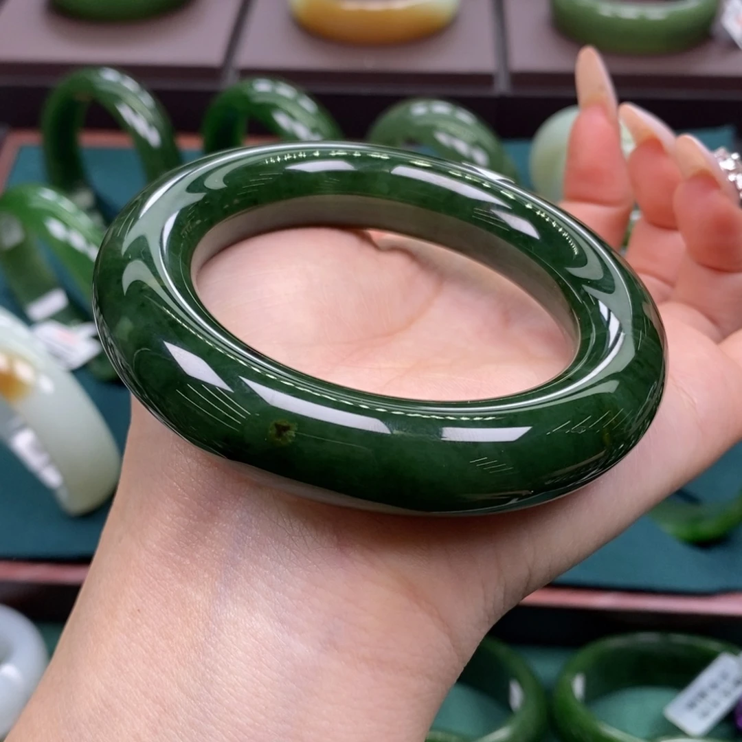 和田玉（碧玉）未镶嵌手镯