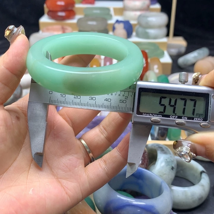 未镶嵌手镯石英质玉