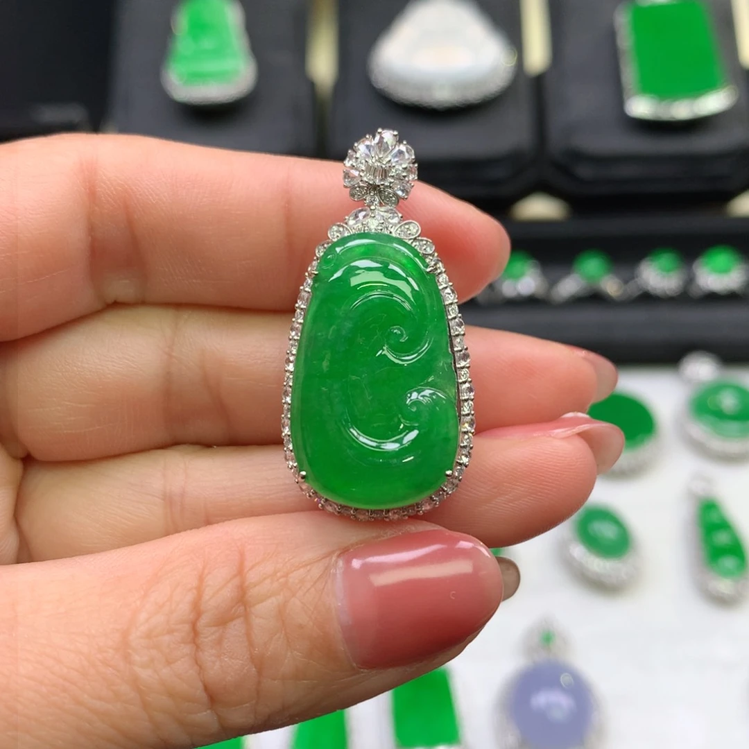 翡翠吊坠(不含链)18K金镶嵌