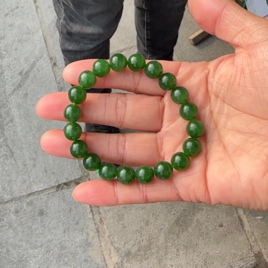 和田玉手链未镶嵌俄罗斯冰辣阳绿卡10，小点