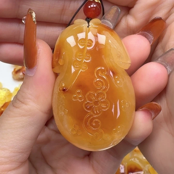 琥珀未镶嵌珠宝奇石吊坠