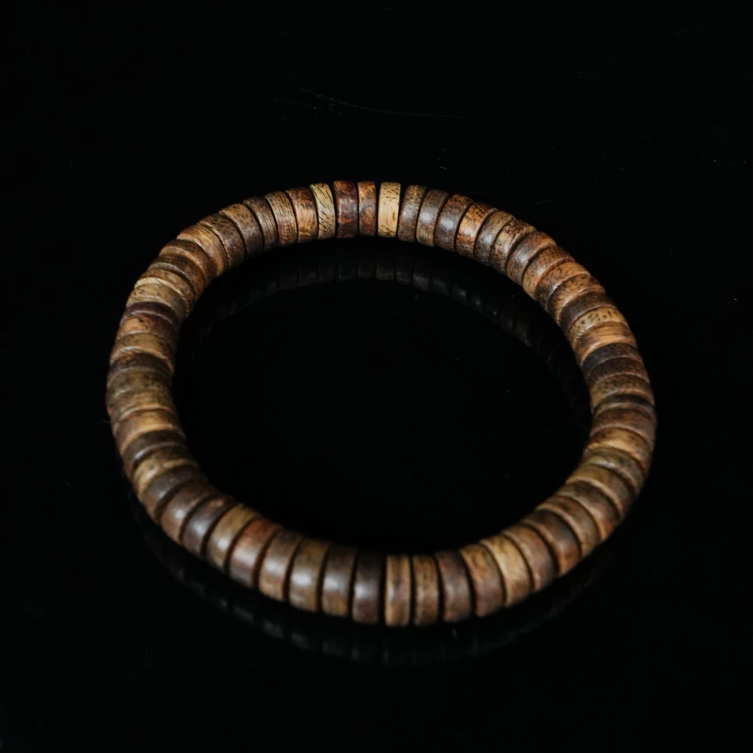 5907 苏拉威西沉香粗纹绿底9分沉平安扣手串 0.78x0.3cm  4.37g