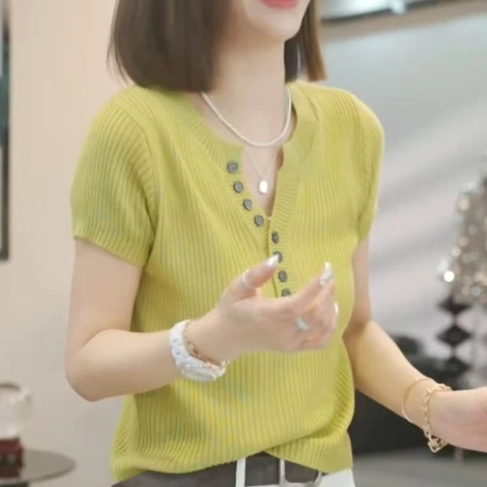 灰色半开领纽扣短袖针织衫女2025年春季新款修身显瘦时尚百搭上衣