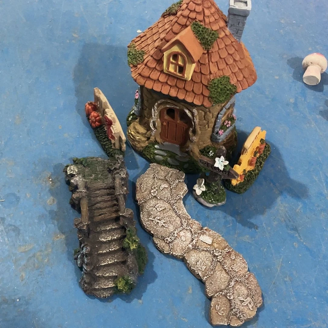 摆件       微瑕。