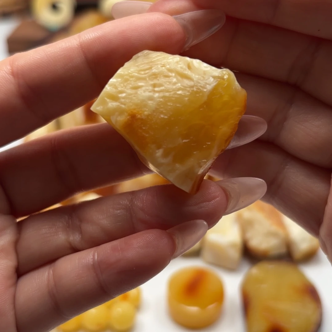 定制琥珀未镶嵌听**鱼琥珀