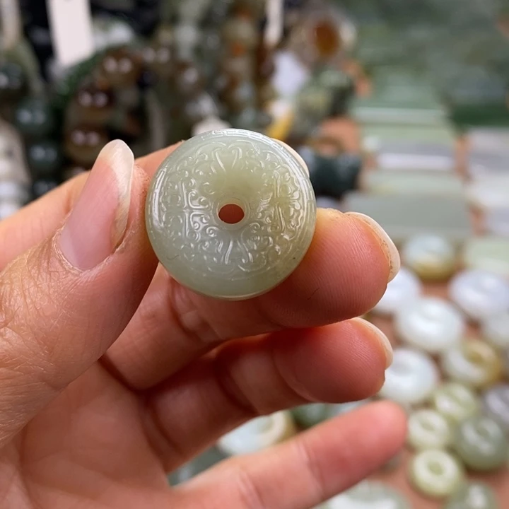 和田玉未镶嵌颈饰和田玉予