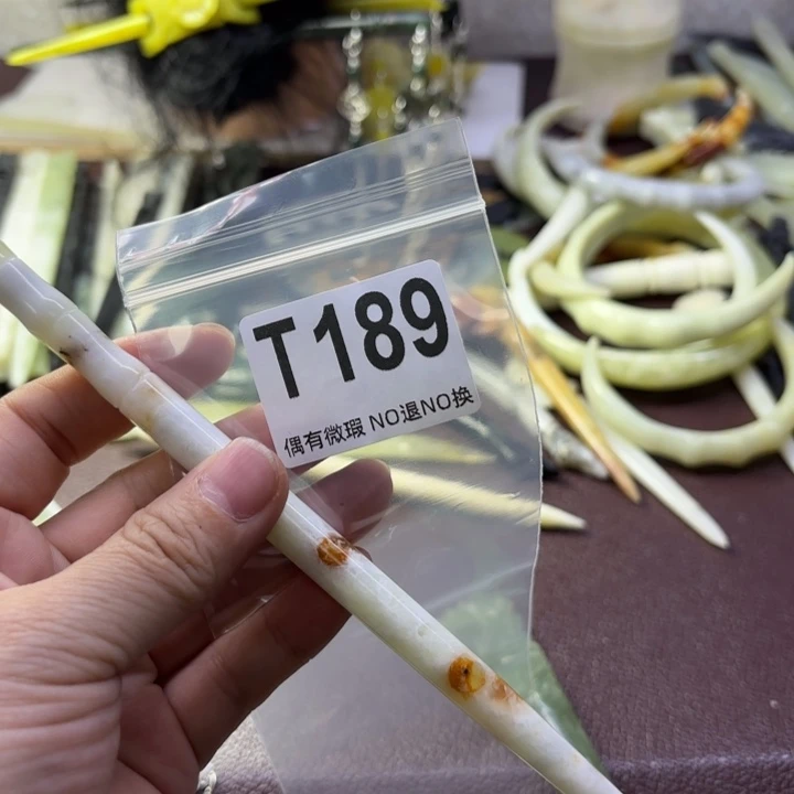 蛇纹石玉发饰合金吃**猫