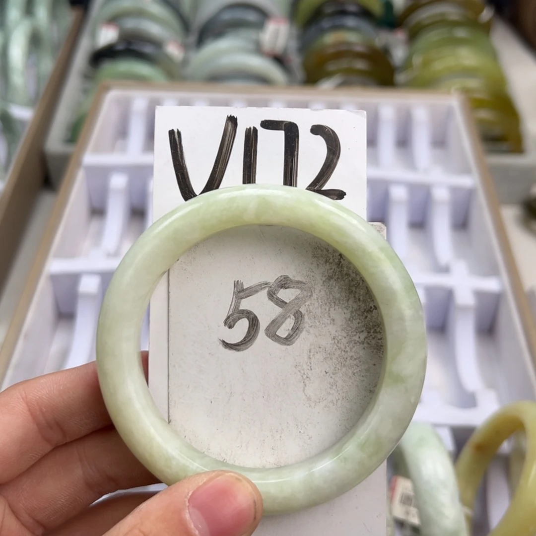 岫玉手镯未镶嵌天然岫玉