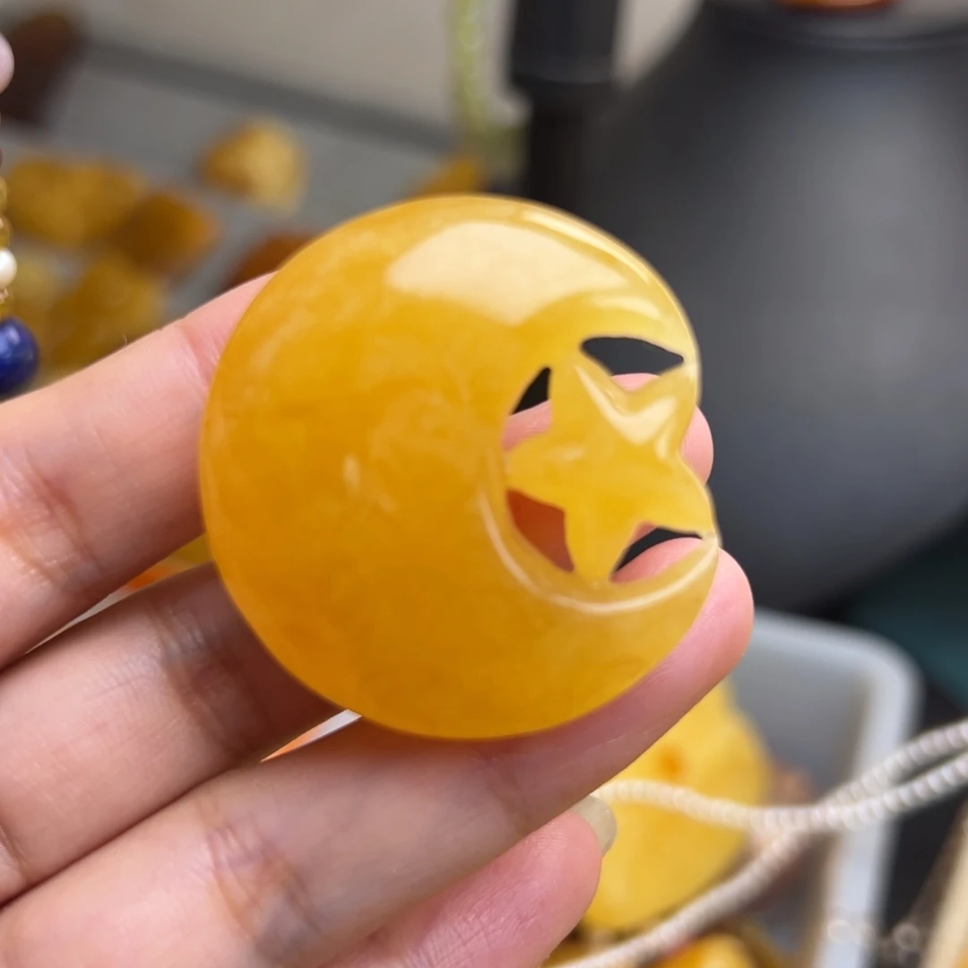 蜜蜡未镶嵌颈饰镂空星月