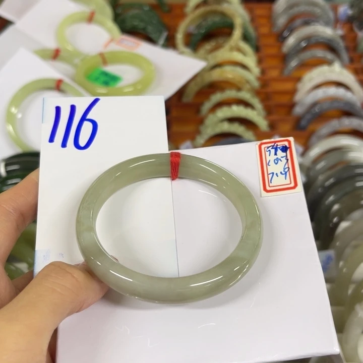 和田玉未镶嵌手镯