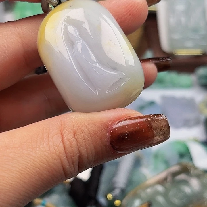 翡翠未镶嵌颈饰挂件