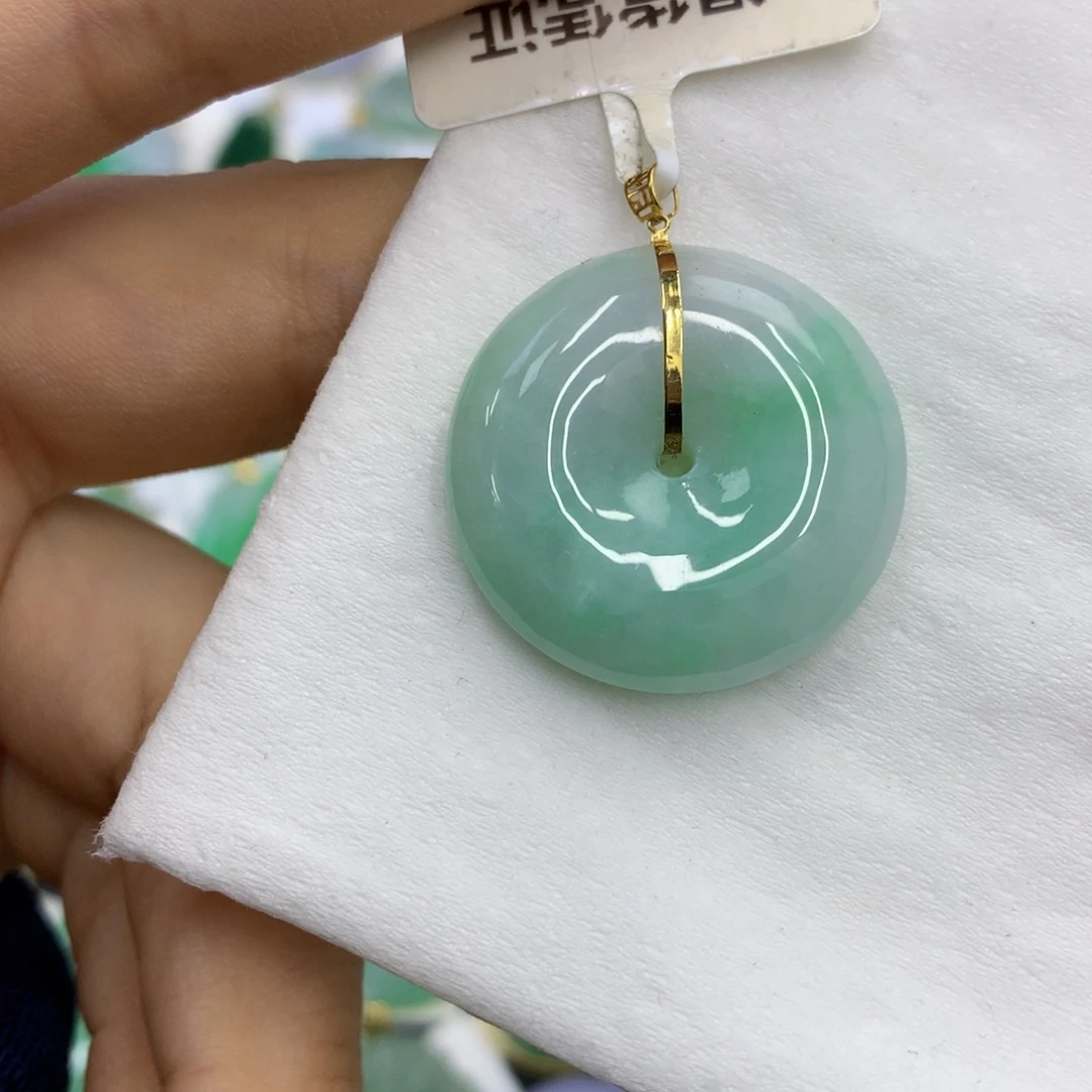 翡翠18K金镶嵌颈饰