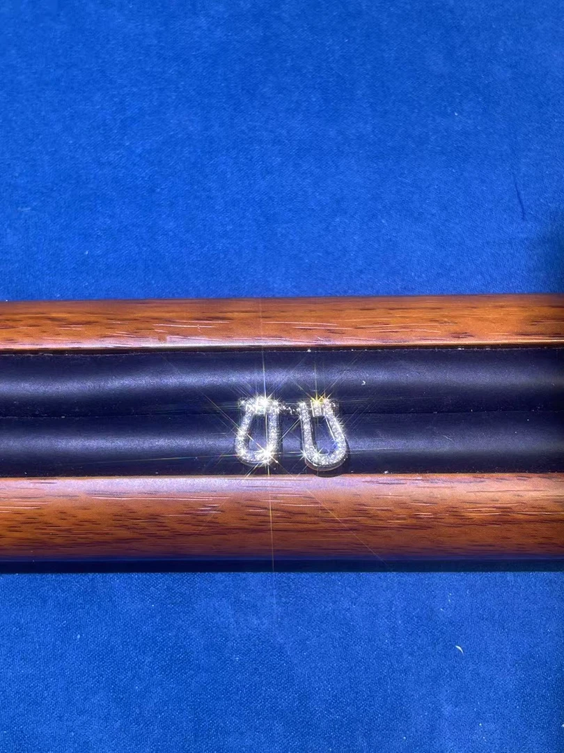 a1453白色蹄蹄耳钉多样性发货