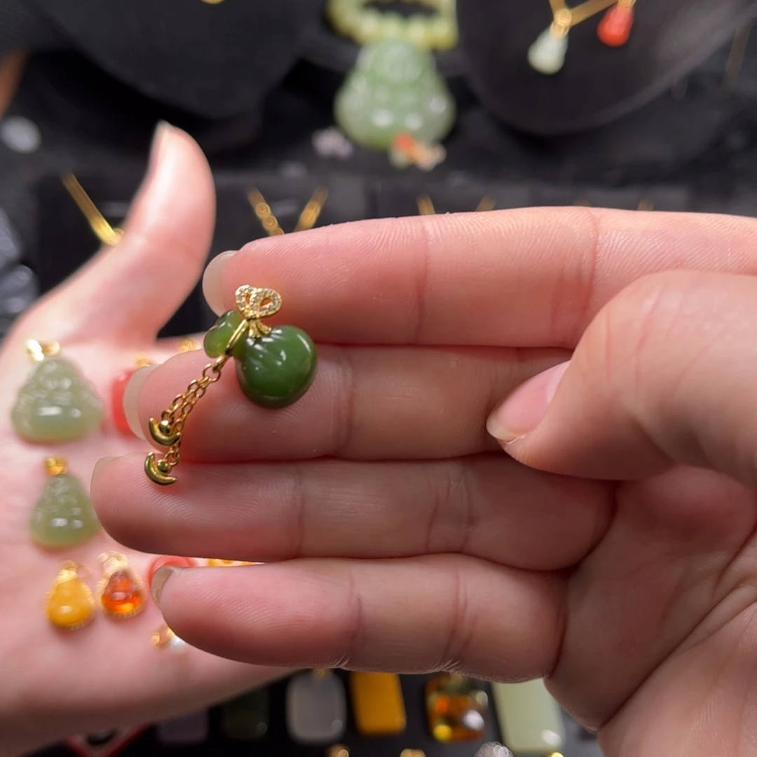 和田玉颈饰银S925镶嵌小**呀