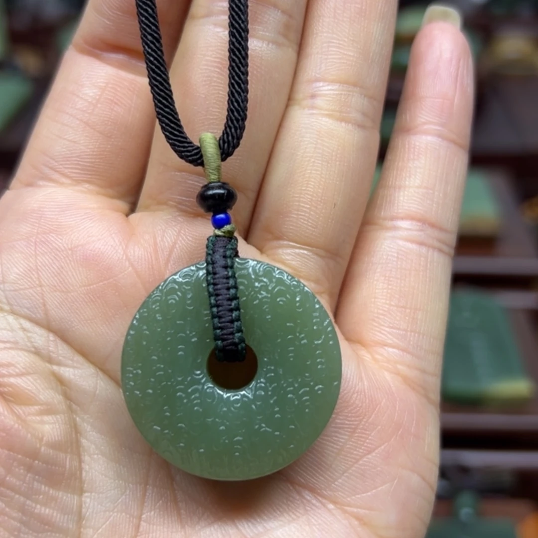 【闪购商品】颈饰未镶嵌岫岩老玉（透闪石质玉）平安扣