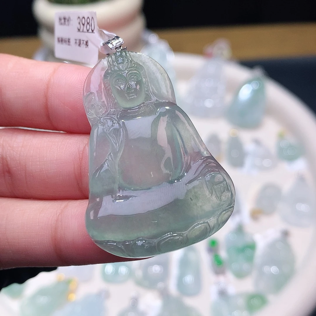 颈饰18K金镶嵌翡翠观音