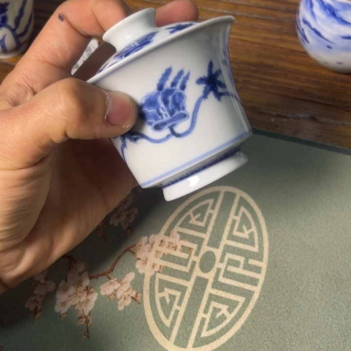 阳***?景德镇陶瓷青花盖碗