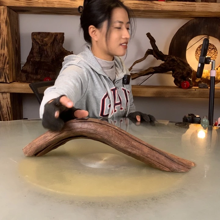 蜻***摘天然的云南紫柚木会黄水