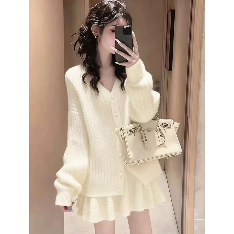 小个子米白色毛衣套装2025新款秋冬慵懒风穿搭针织上衣短裙两件套
