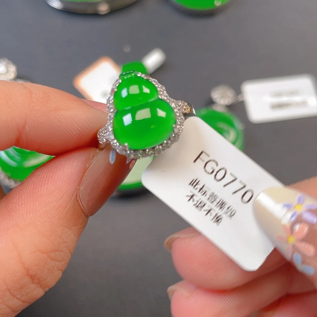 【闪购商品】颈饰银S925镶嵌翡翠翡翠
