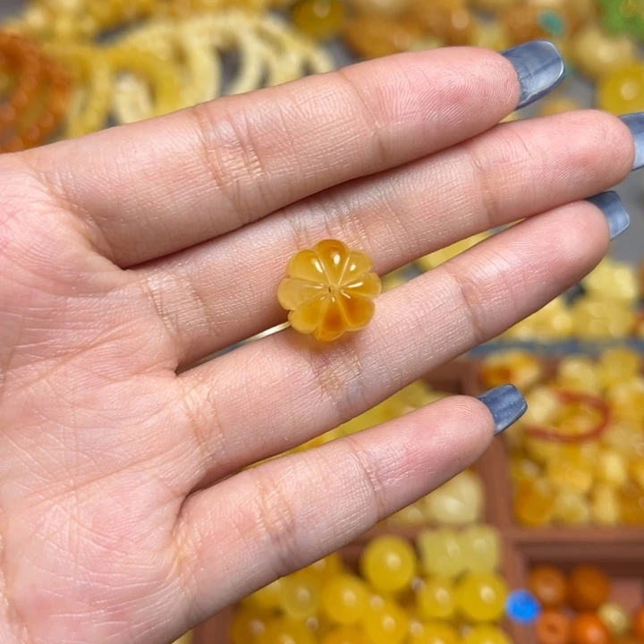 蜜蜡未镶嵌珠宝奇石-158-天然蜜蜡满蜡俏色配饰一个