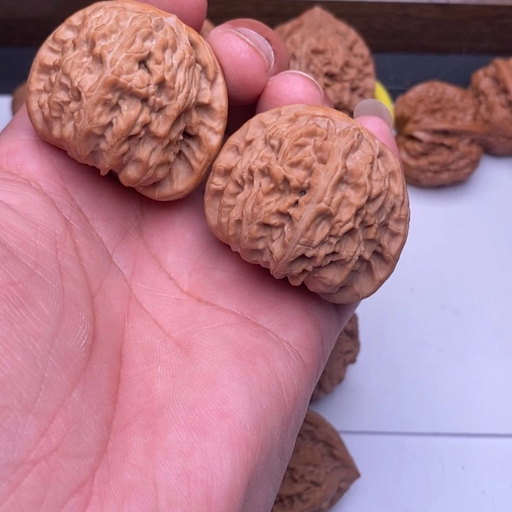 手串/手链核桃闷白狮子头43尺寸有修