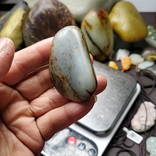 和田玉未镶嵌把件