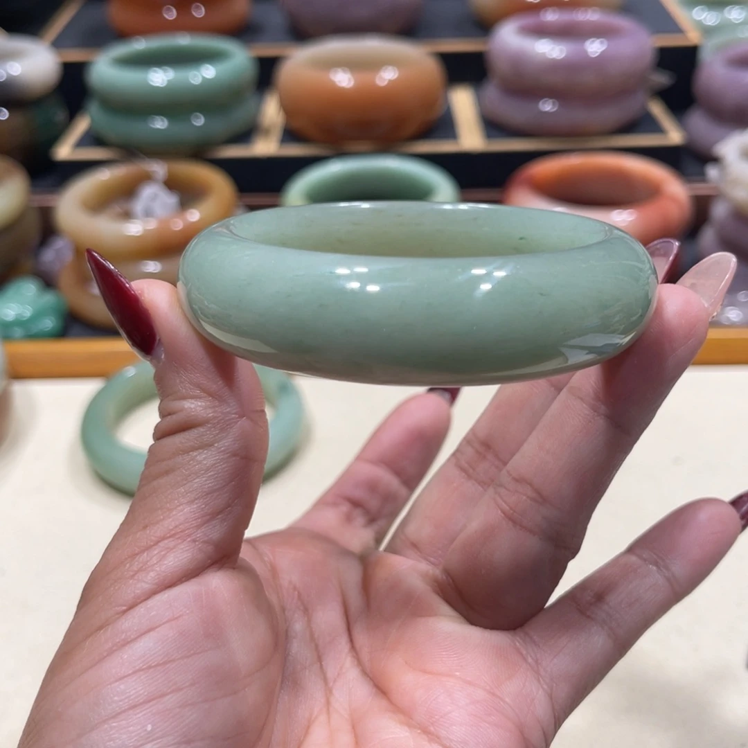 未镶嵌手镯石英岩玉