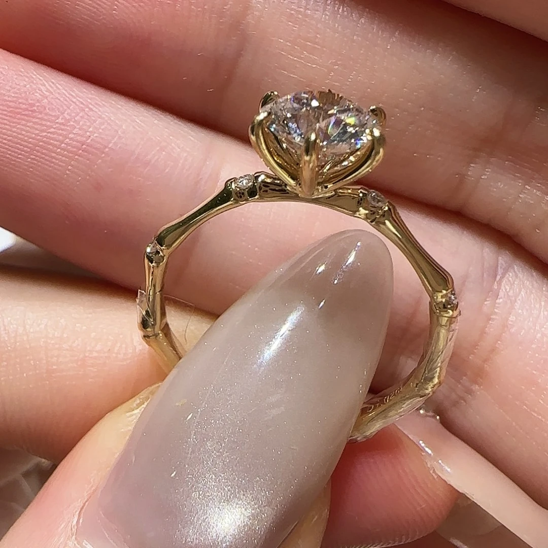 18K金镶嵌实验室培育钻石一克拉竹节六爪 11-16圈