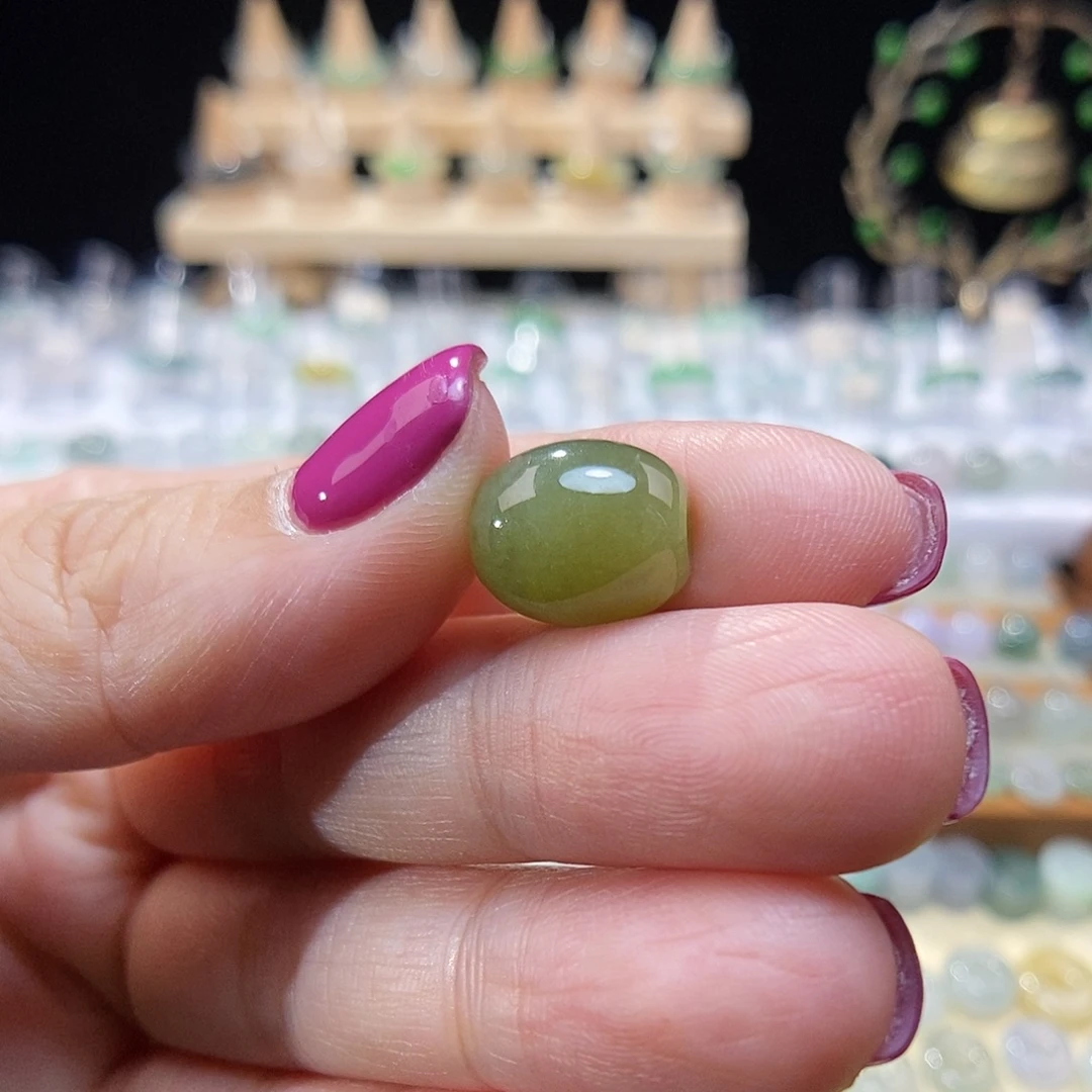 翡翠未镶嵌颈饰秋香黄鼓珠