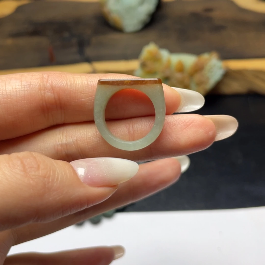 未镶嵌定制翡翠冰红马鞍戒指