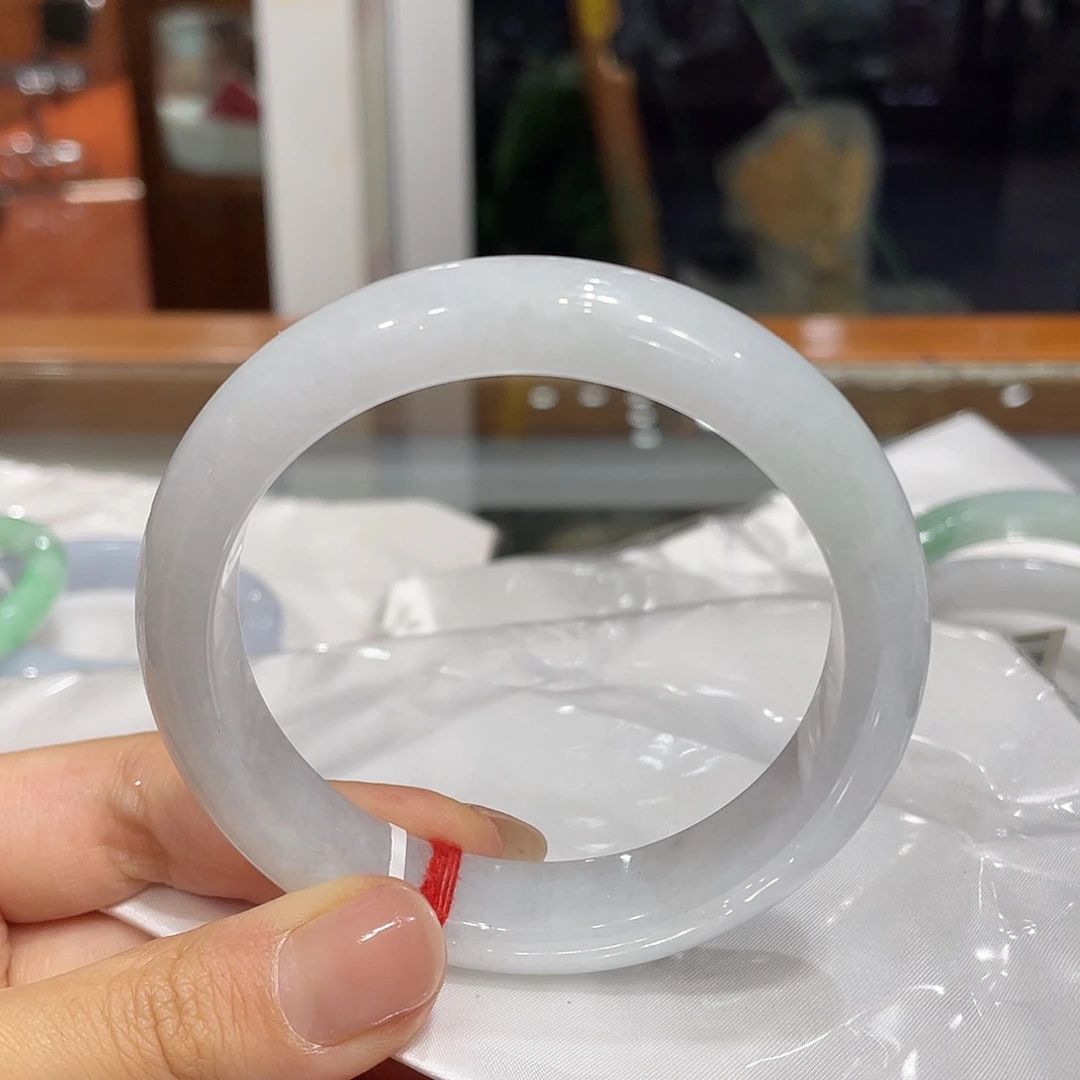 翡翠手镯未镶嵌翡翠手镯