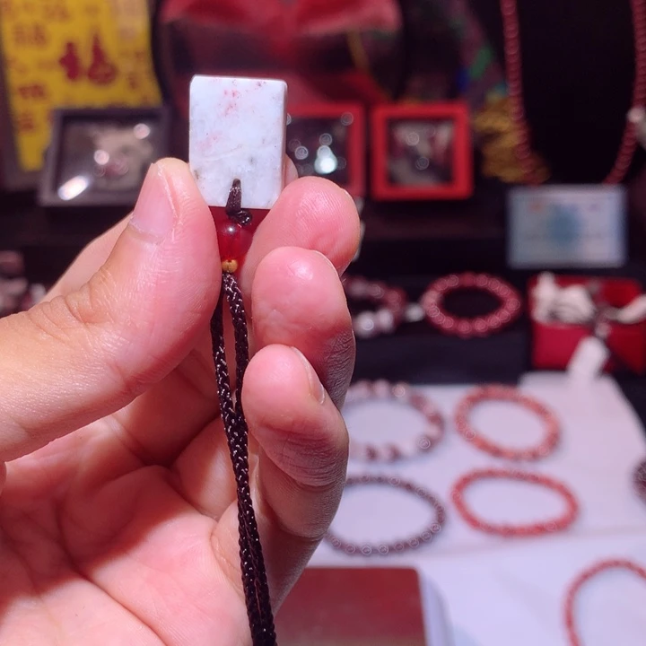 天然辰砂原石无事牌