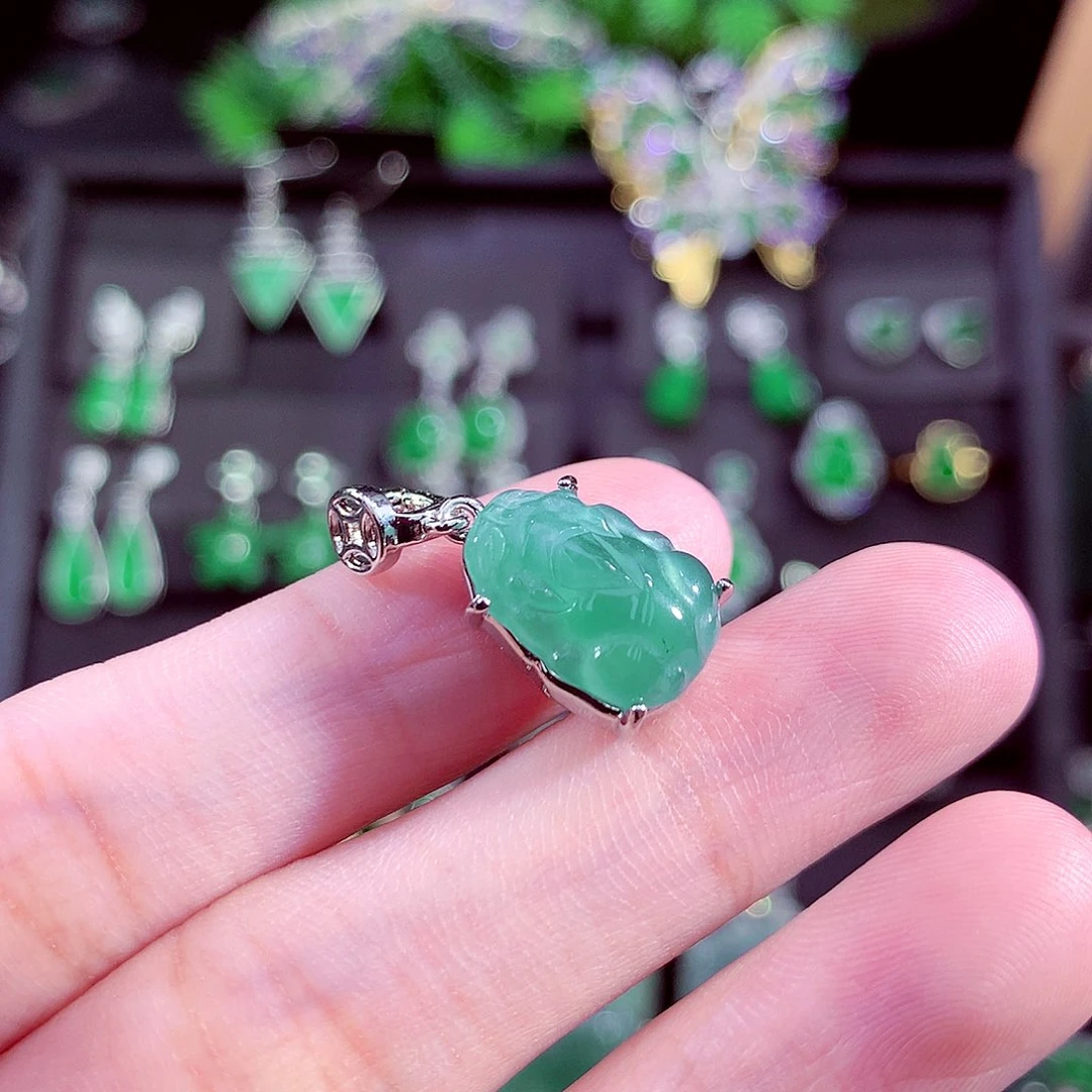 颈饰未镶嵌翡翠天然