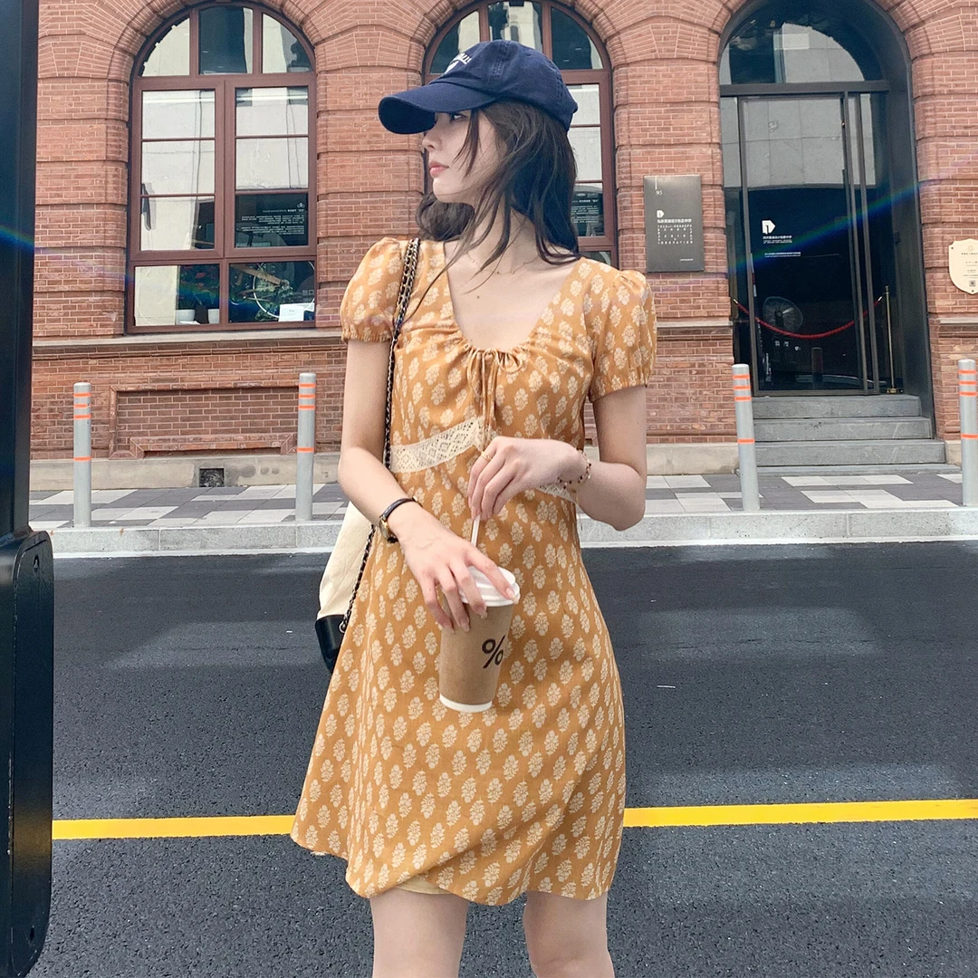 设计感V领短袖绝美法式连衣裙女夏季的度假风收腰显瘦短裙6183
