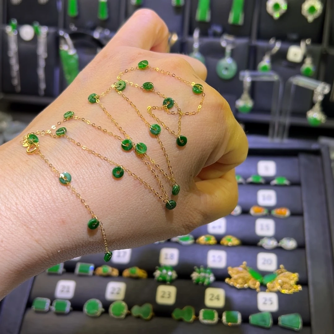 翡翠18K金镶嵌颈饰满天星